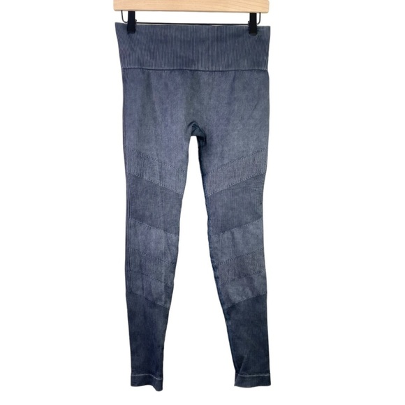 Lorna Jane Pants - Lorna Jane Women’s Seamless Ribbed Leggings